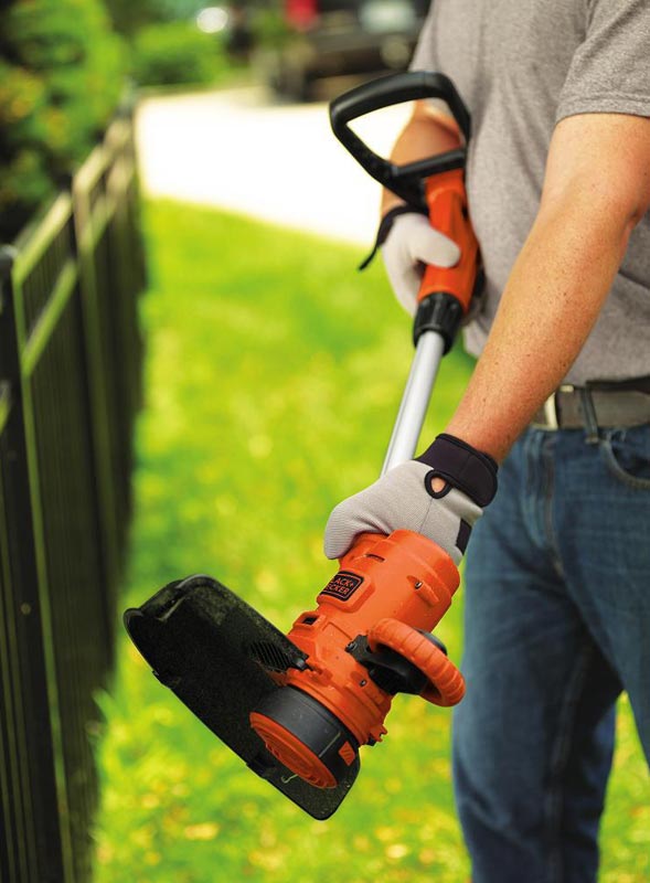 Black and Decker GH900 Trimmer in hand