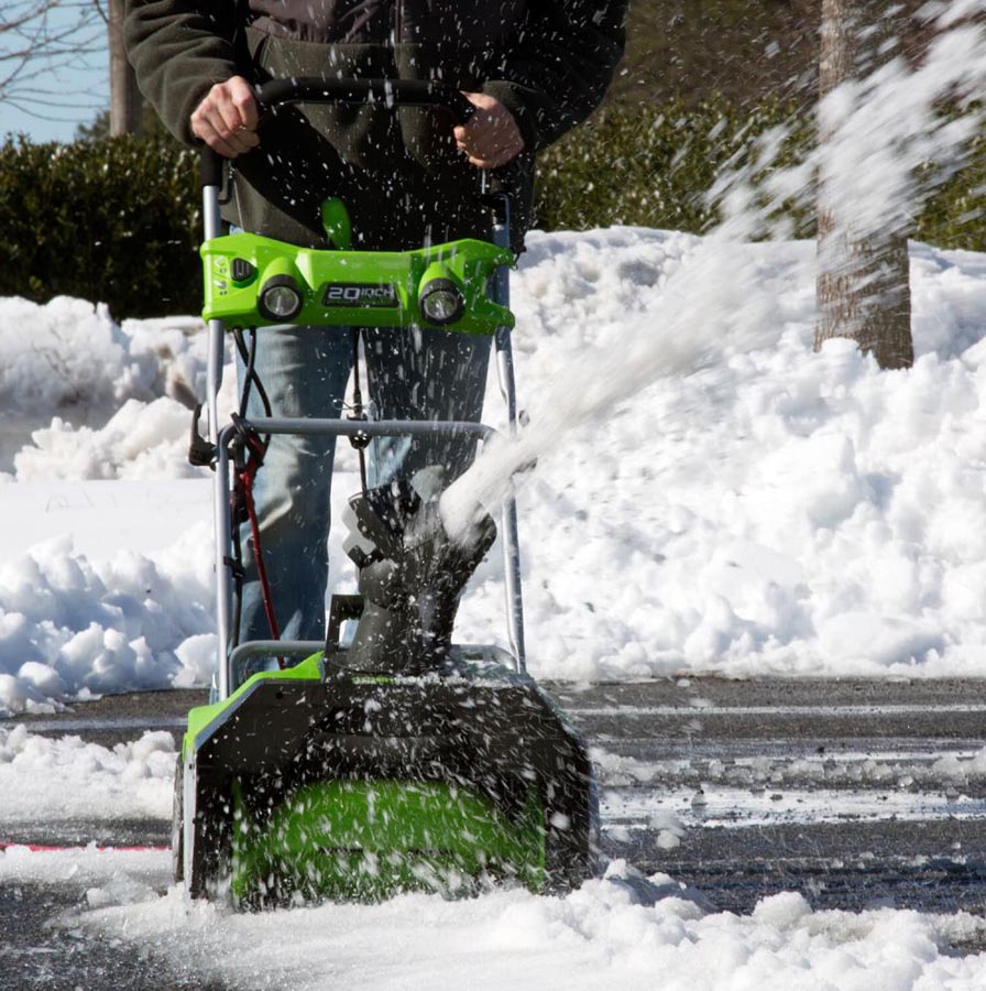 Single stage snow blower from Greenworks